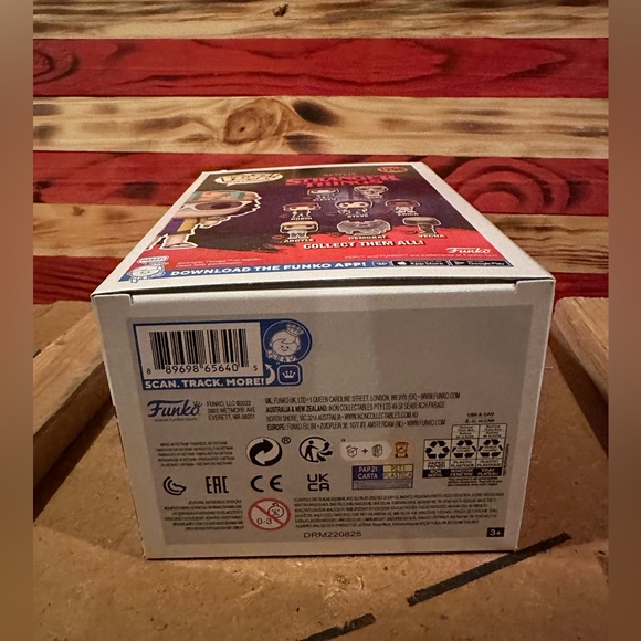 Funko POP Stranger Things Mike #1298 - Picture 4 of 4